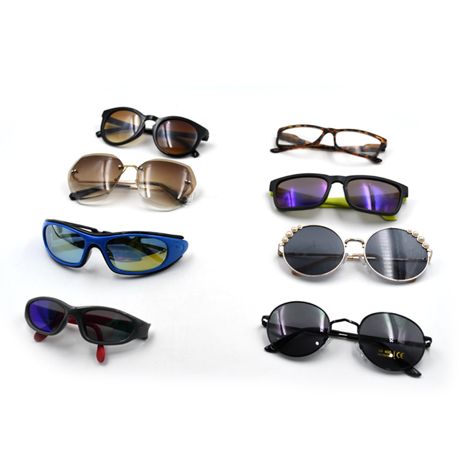 Sunglasses with mixed designs. Sunglasses with mixed designs.